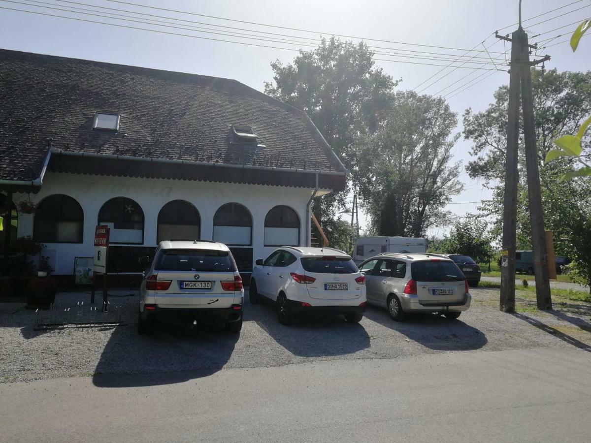 Margareta Etterem Es Vendeghaz Gasthaus Balatonberény Zewnętrze zdjęcie
